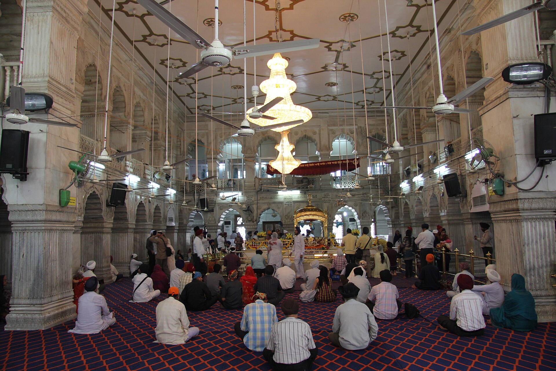 Shabad kirtan in the darbar hall