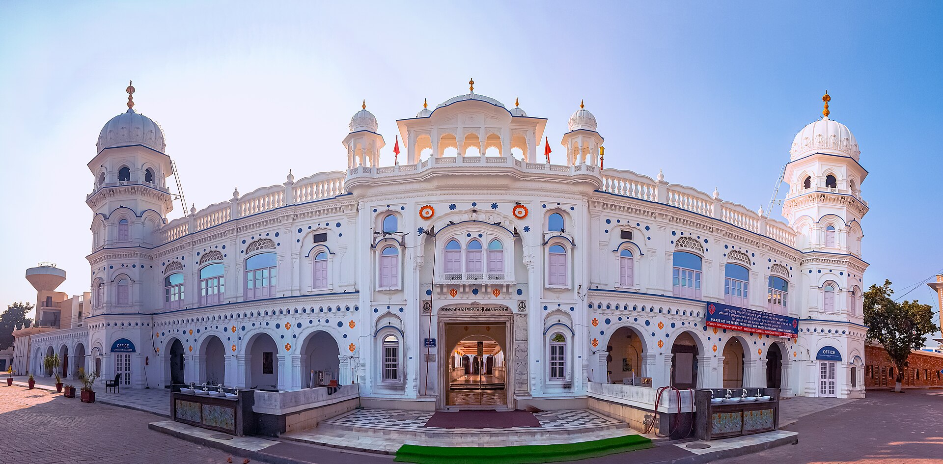 Gurdwara Janam Asthan, Nankana Sahib, at dusk